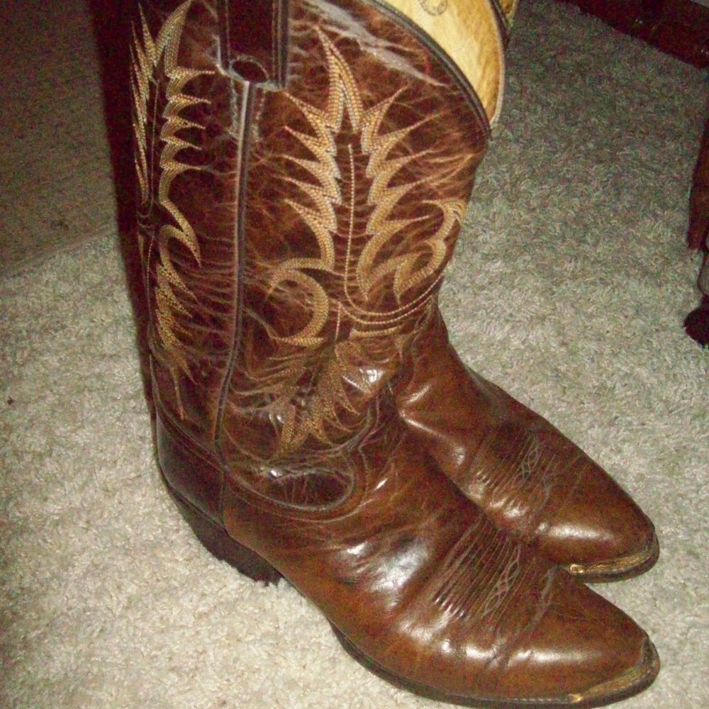 Cowboy boots 9.5